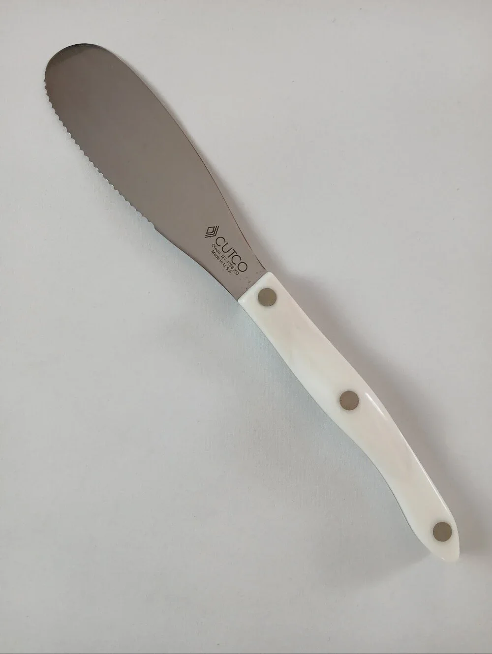 Cutco 1768 KQ Spatula Spreader with White Pearl Colored Handle